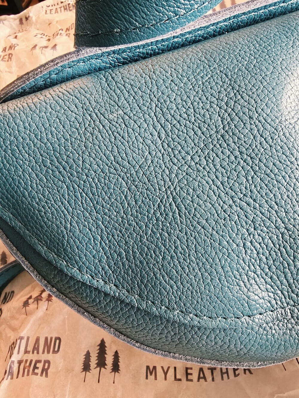 NIB! Portland Leather Goods,Med Koala Lth Crossbody, Pebbled Blue Sky, MSRP $118 - Picture 3 of 7